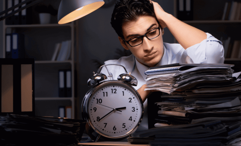 【保存版】経営者必読！残業が多い企業の特徴と解決法を徹底解説